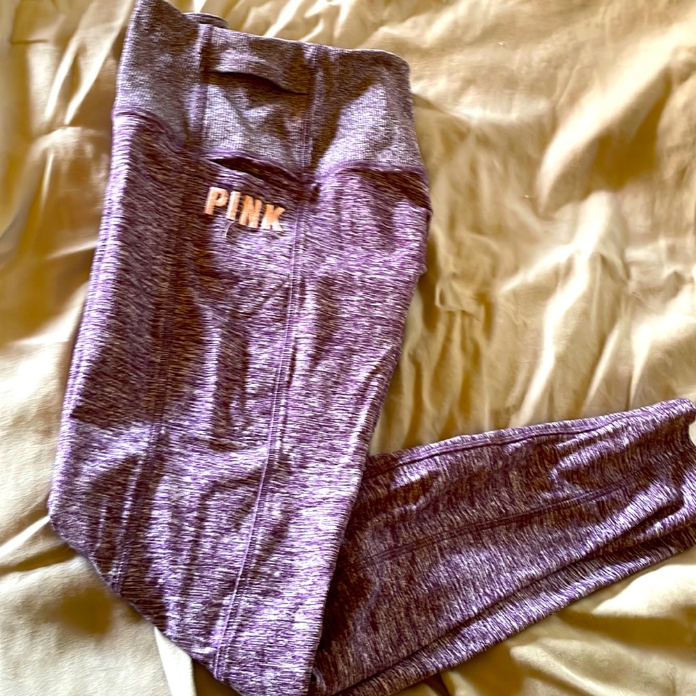VS Comfy leggings size medium 🌺